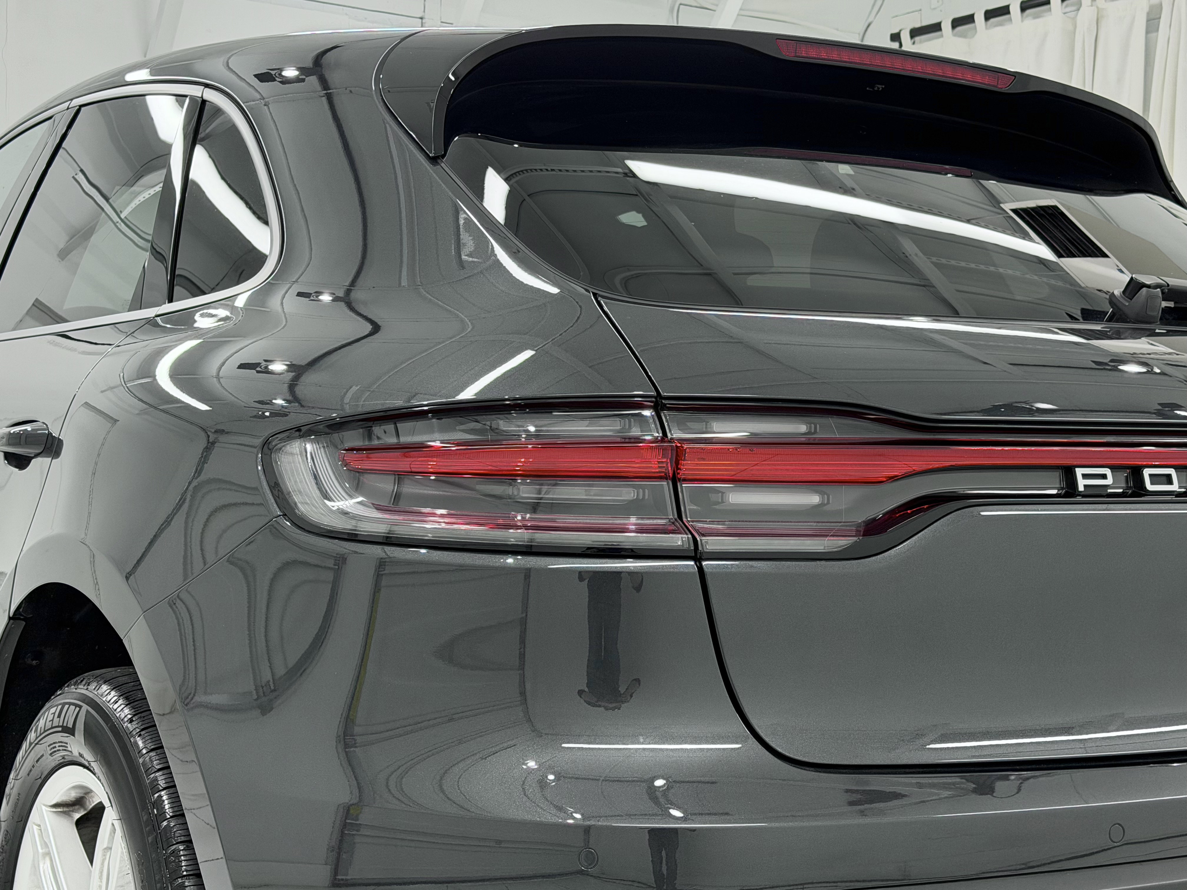 Certified 2025 Porsche Macan image 18