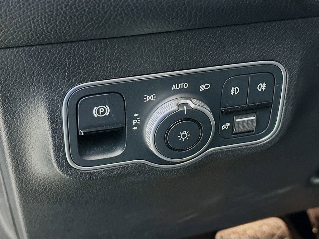 Used 2023 Mercedes-Benz GLB 250 4MATIC image 14