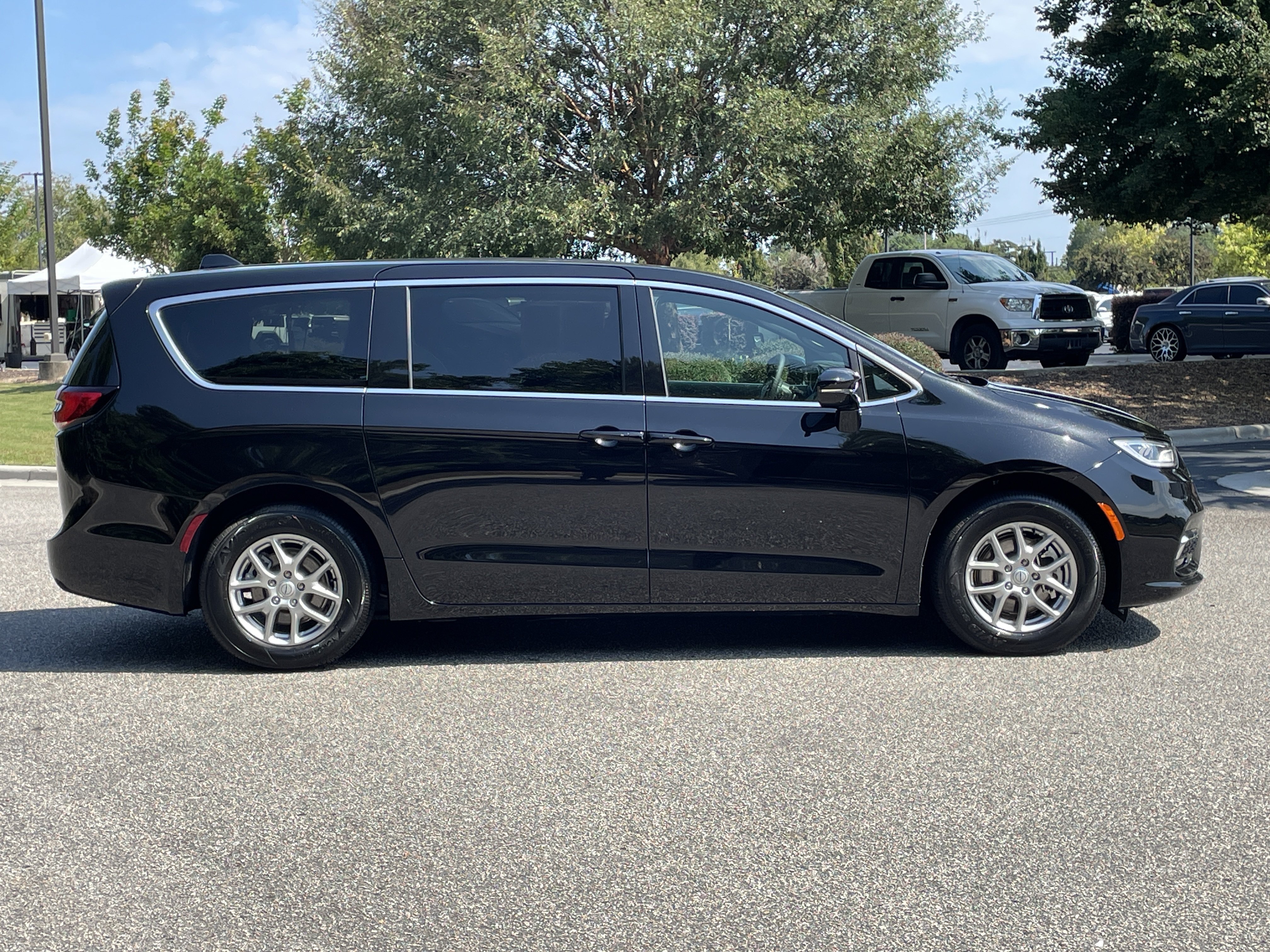Used 2026 Chrysler Pacifica Select FWD image 10