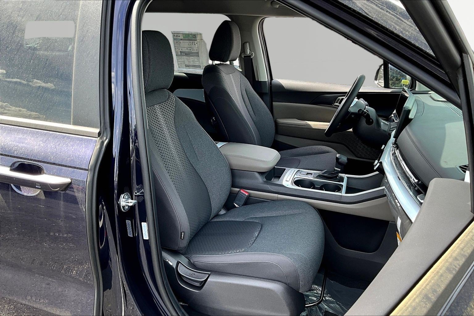 New 2026 Kia Carnival LX FWD image 18