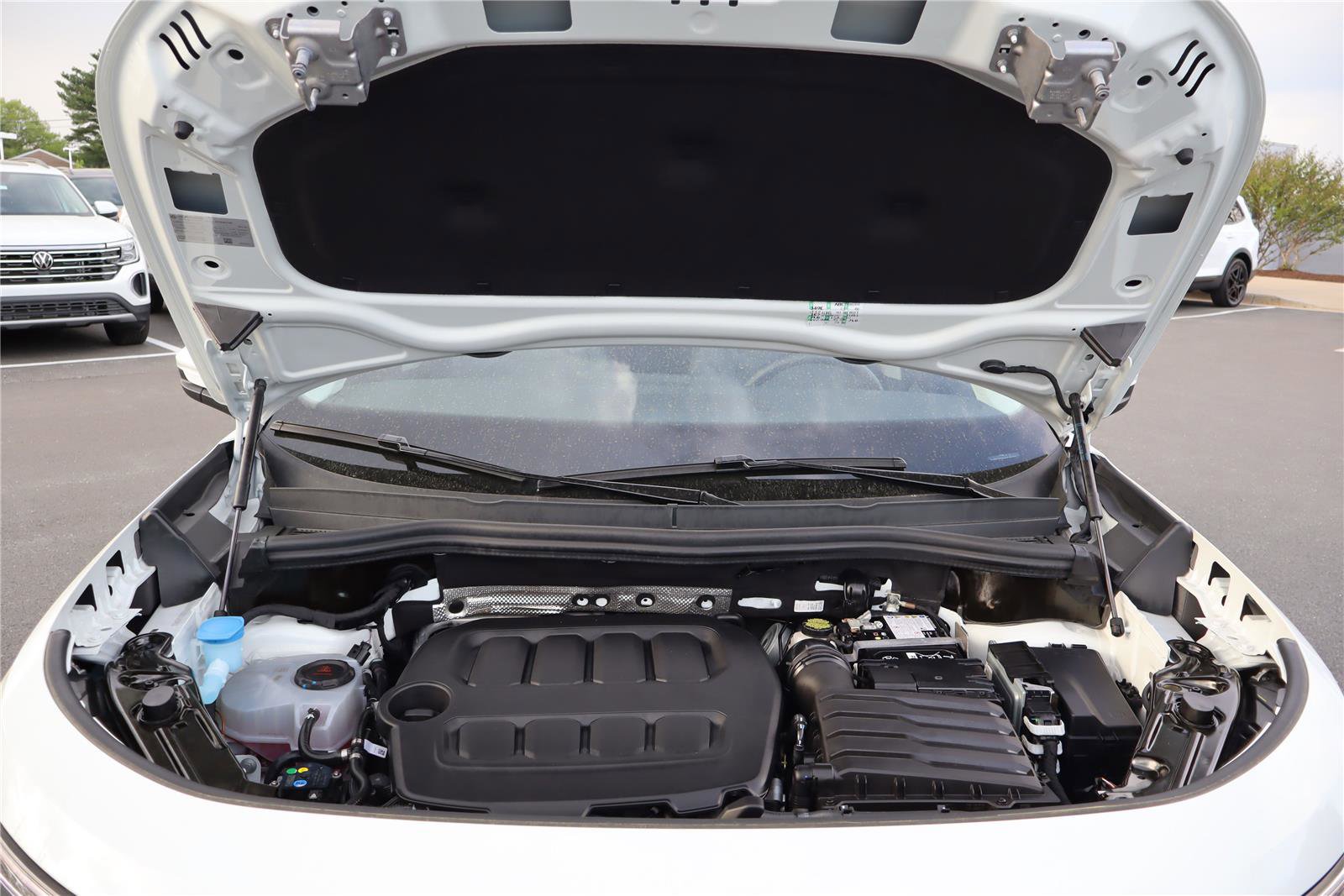 Certified 2025 Volkswagen Tiguan SE w/ Panoramic Sunroof Package image 10