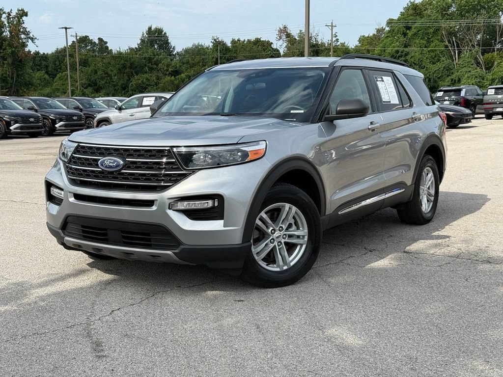 Used 2024 Ford Explorer XLT w/ Equipment Group 202A AWD/4WD image 3