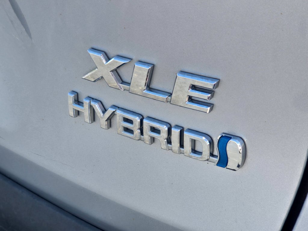 Used 2020 Toyota RAV4 XLE AWD/4WD image 13