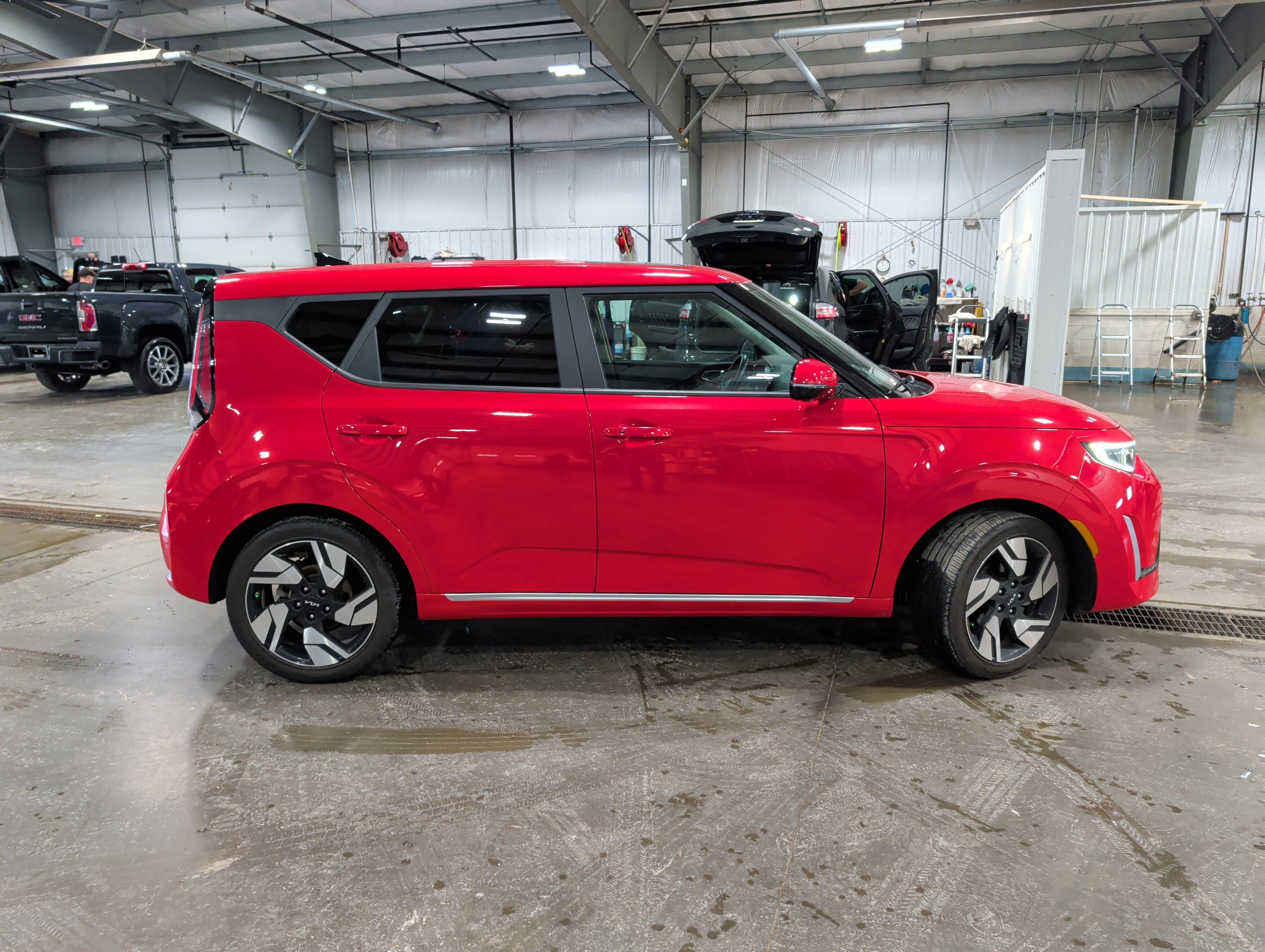 Used 2024 Kia Soul GT-Line w/ GT-Line Technology Package FWD image 2
