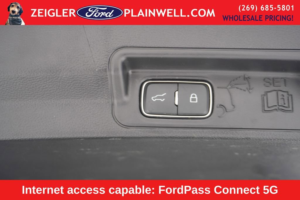 Used 2025 Ford Explorer ST-Line w/ ST-Line Street Pack image 11
