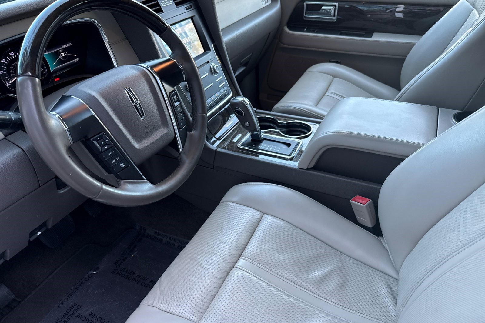 Used 2017 Lincoln Navigator Select image 11