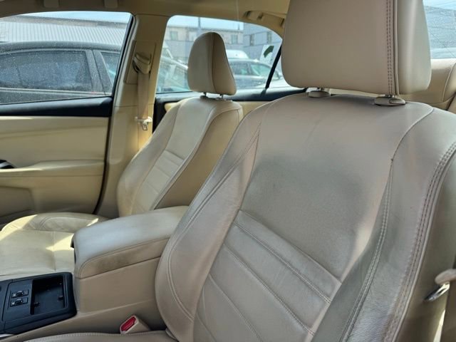 Used 2017 Toyota Camry XLE w/ Moonroof Package image 13