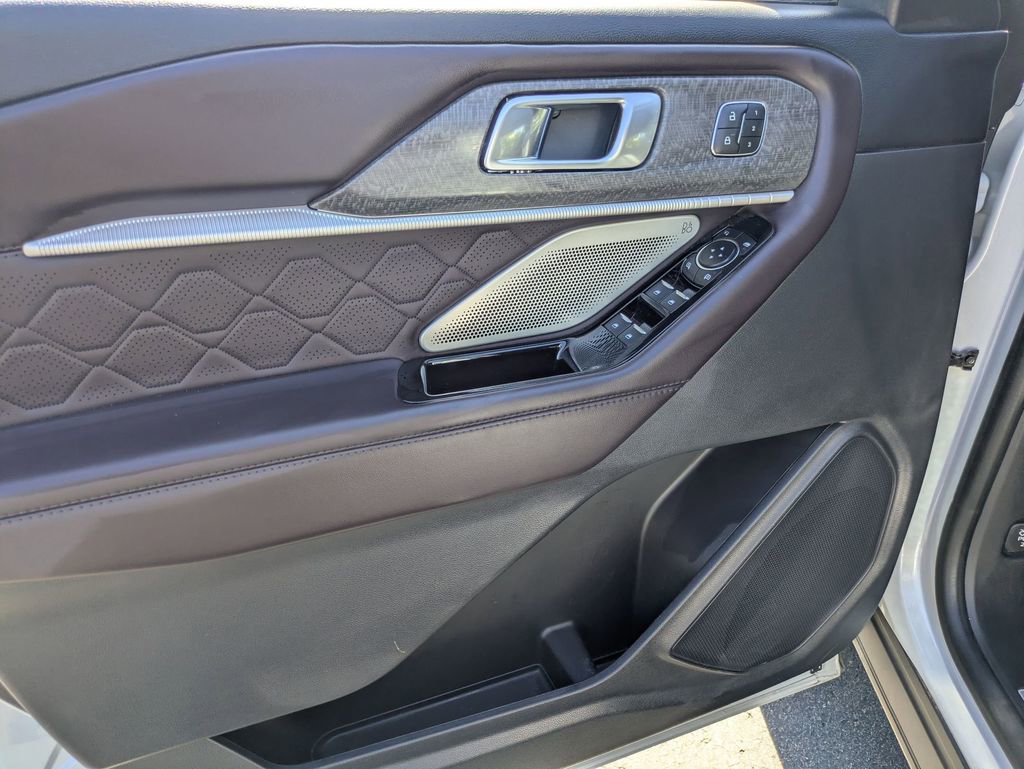 Used 2025 Ford Explorer Platinum w/ LUX Leather Package image 15