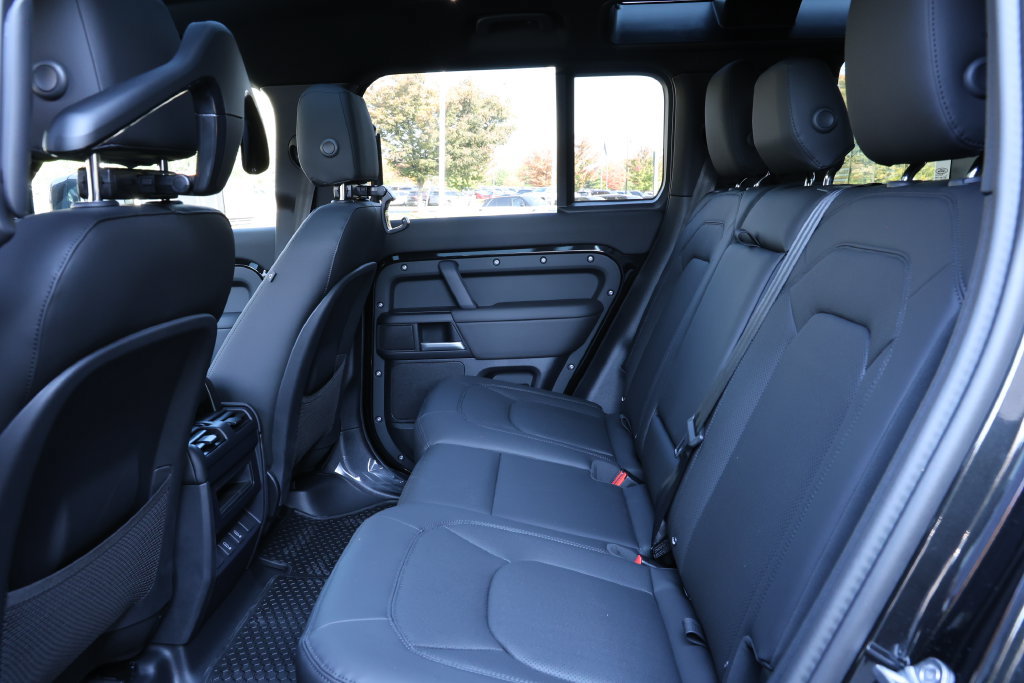 New 2026 Land Rover Defender 110 X-Dynamic SE AWD/4WD image 28