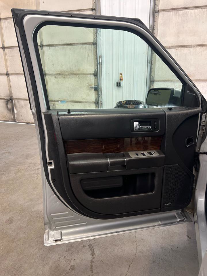 Used 2011 Ford Flex SEL image 11