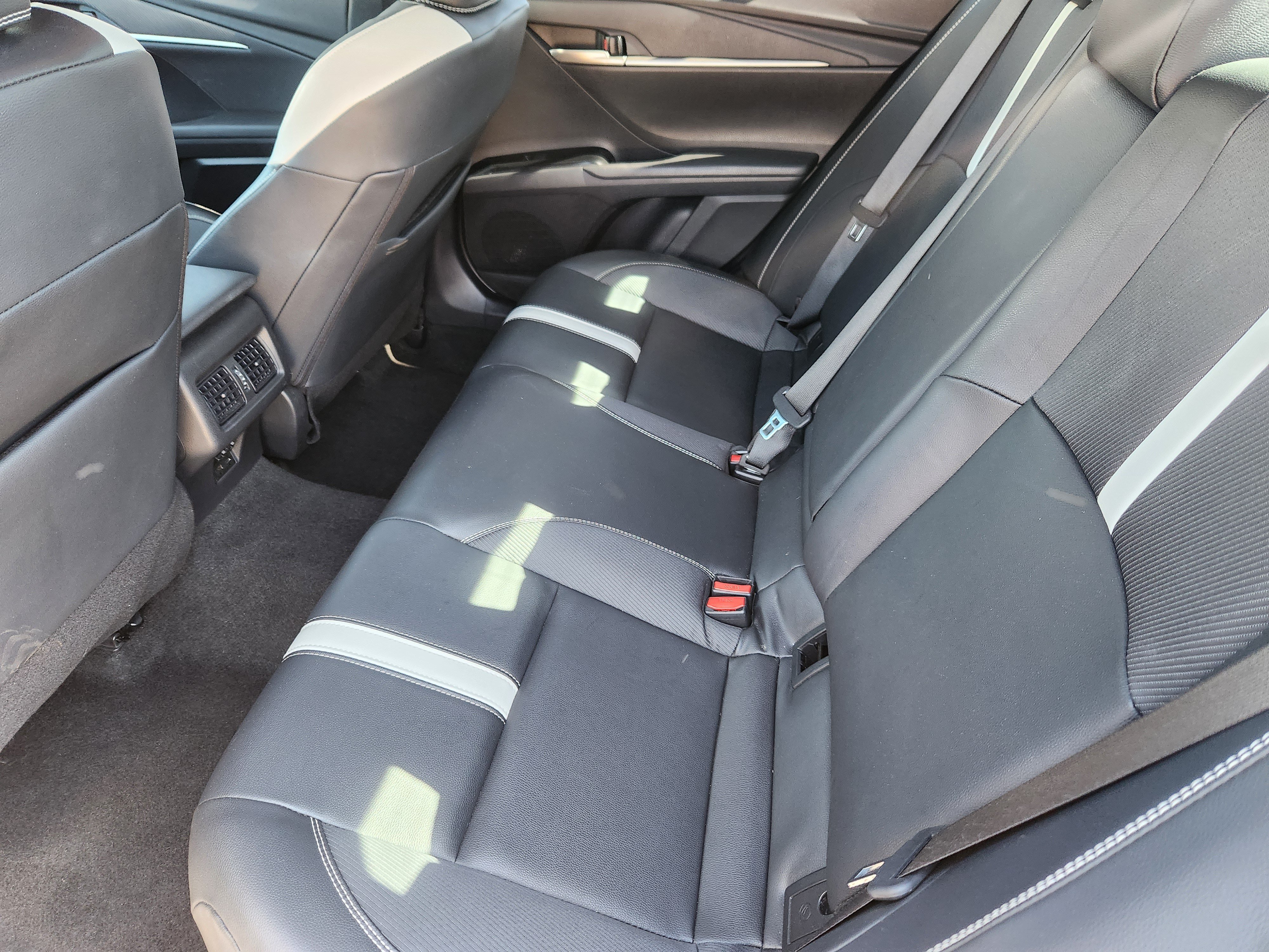 Used 2025 Toyota Camry SE FWD image 18