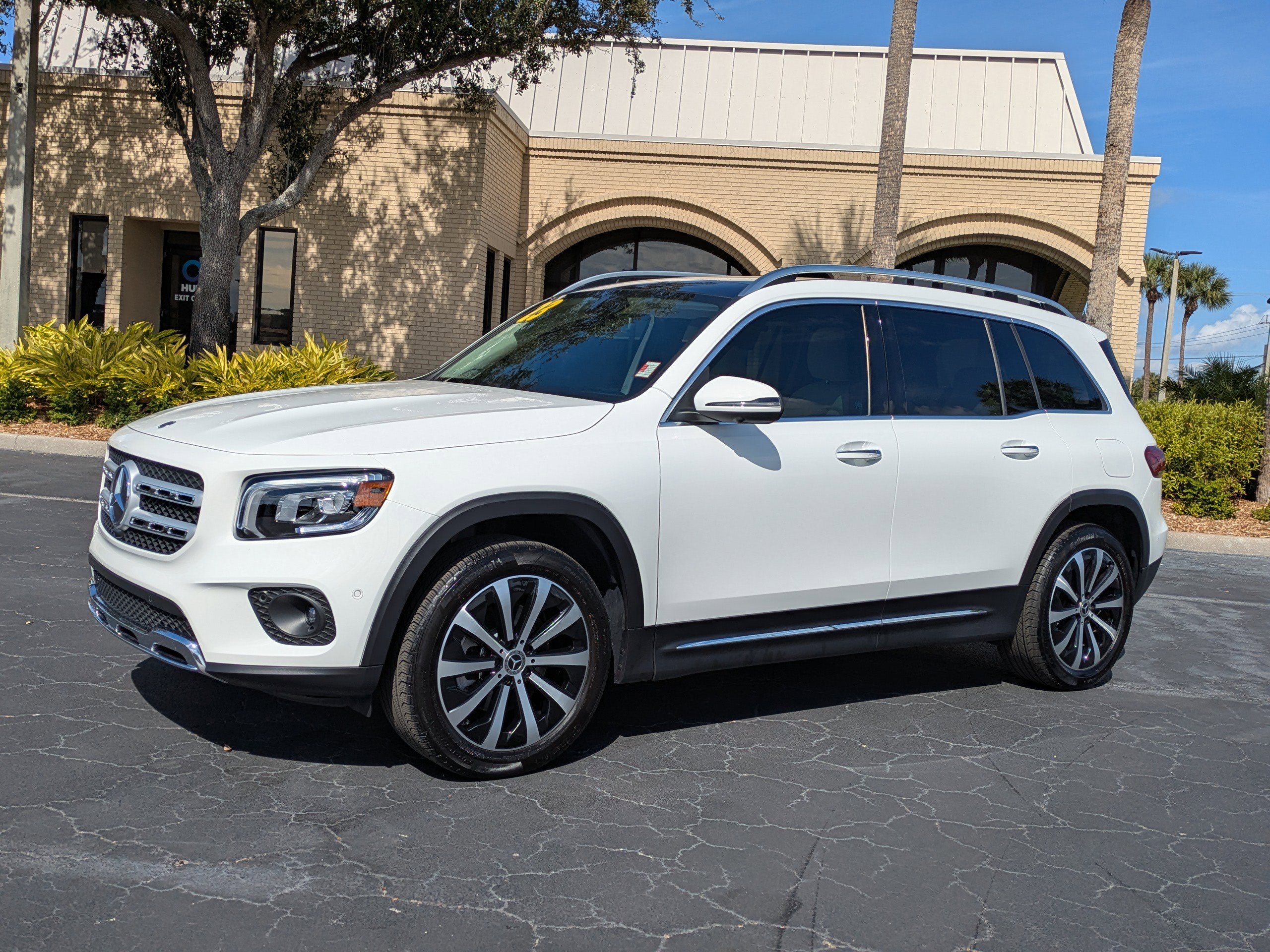 Used 2023 Mercedes-Benz GLB 250 image 2