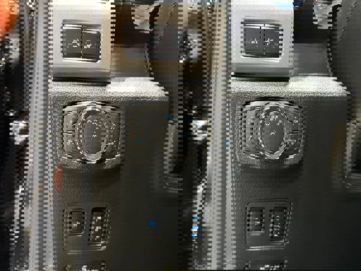 Used 2021 Ford F350 Lariat image 27