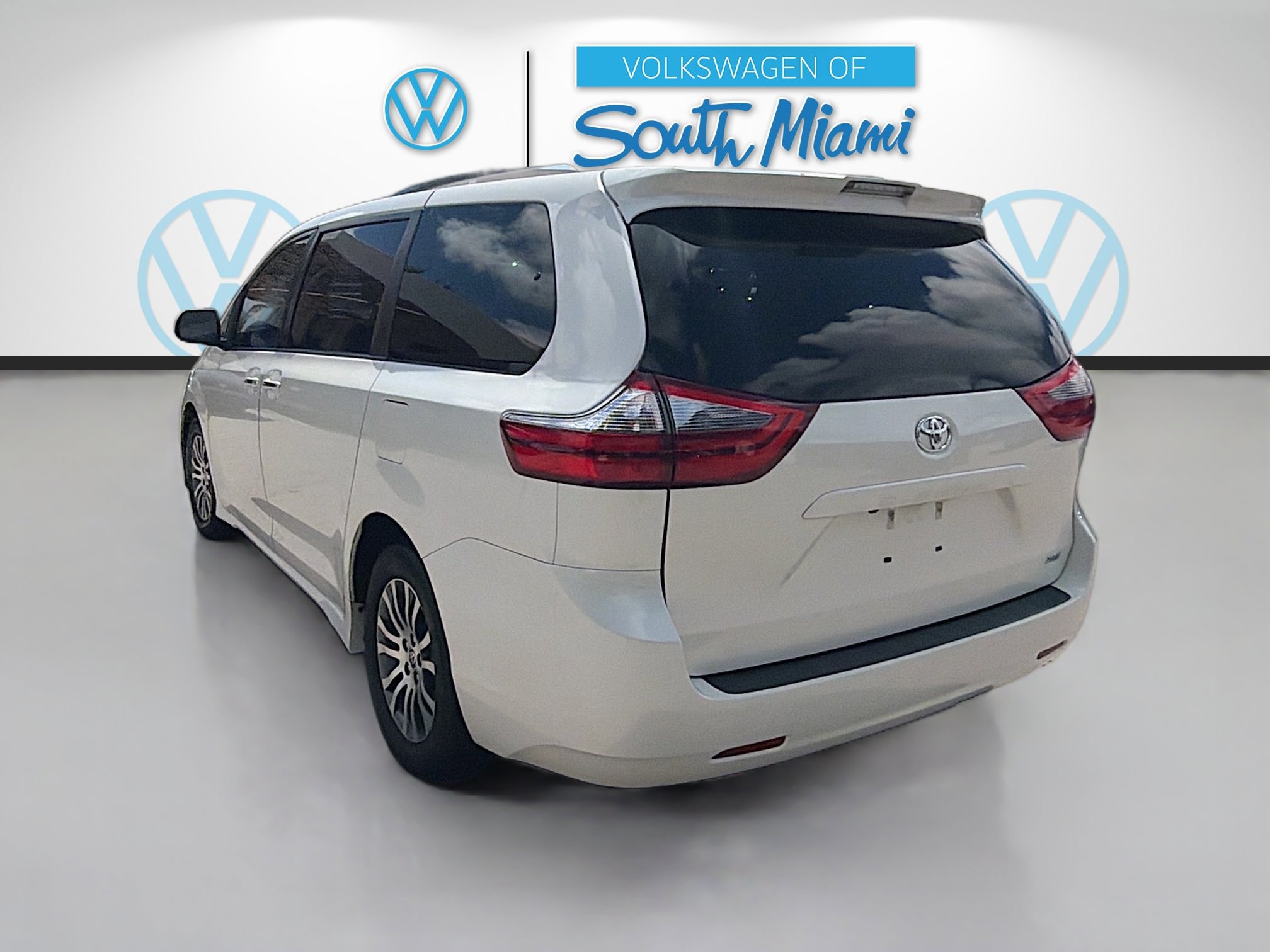 Used 2020 Toyota Sienna XLE image 5