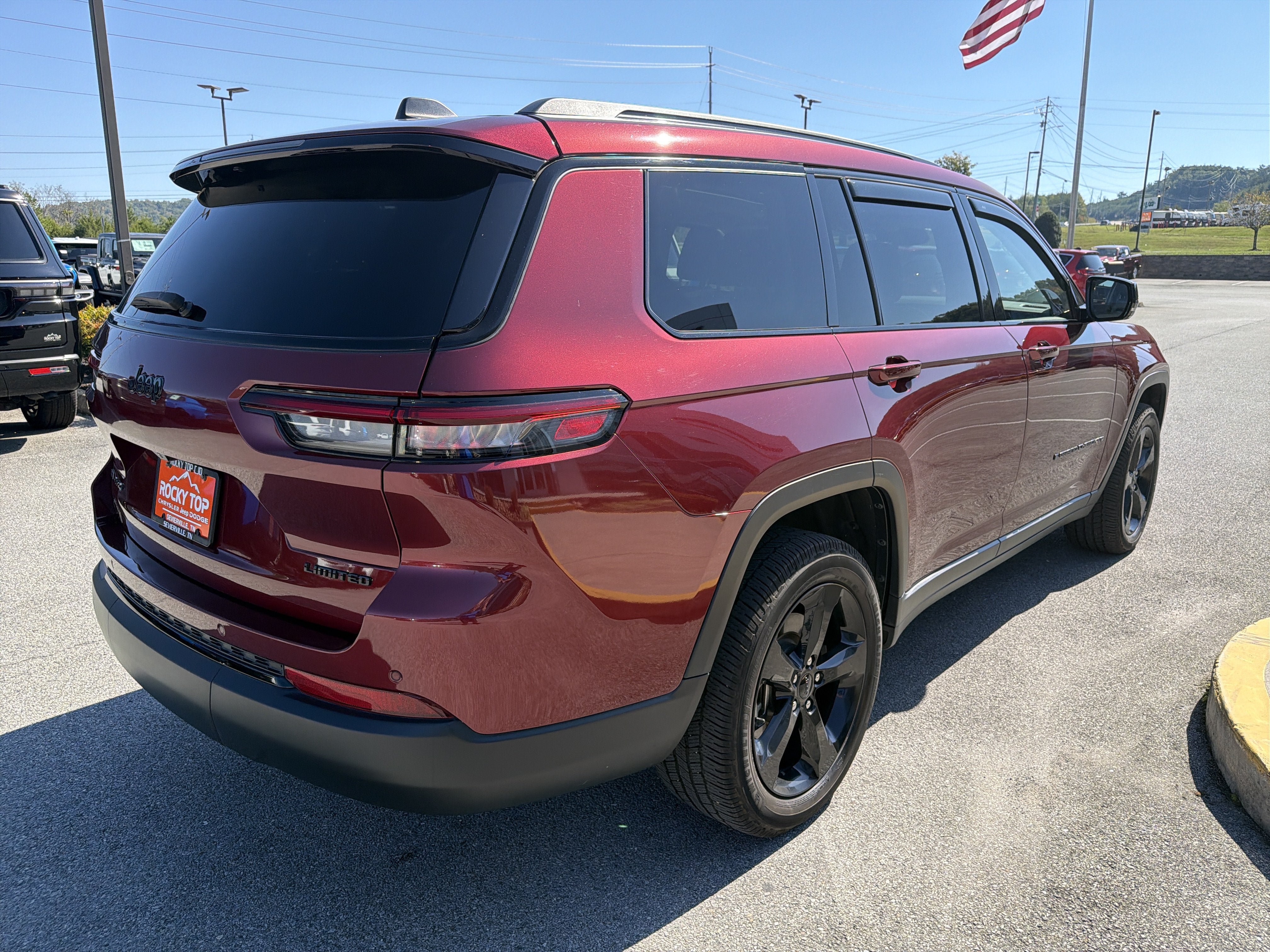 Used 2022 Jeep Grand Cherokee L Limited w/ Black Appearance Package AWD/4WD image 9