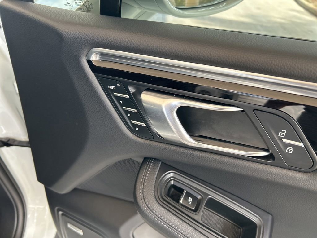 Used 2022 Porsche Macan image 24