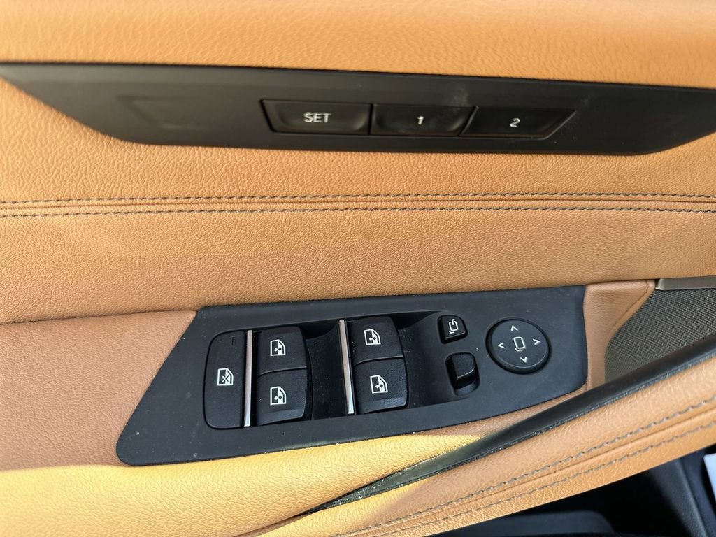 Used 2022 BMW 540i xDrive w/ M Sport Package image 38