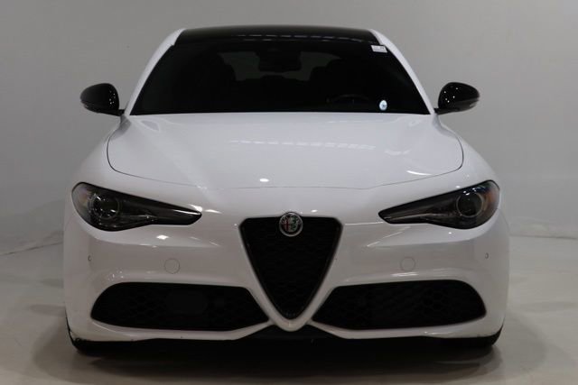Used 2023 Alfa Romeo Giulia Veloce AWD/4WD image 2
