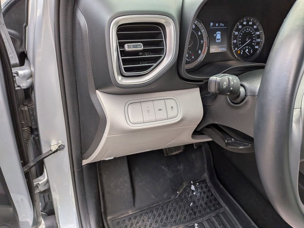 Used 2021 Hyundai Venue SEL image 16