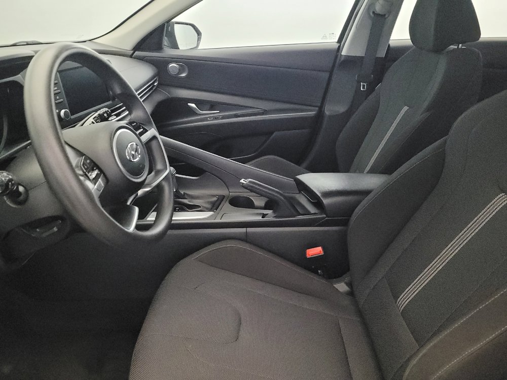 Used 2023 Hyundai Elantra SE FWD image 17