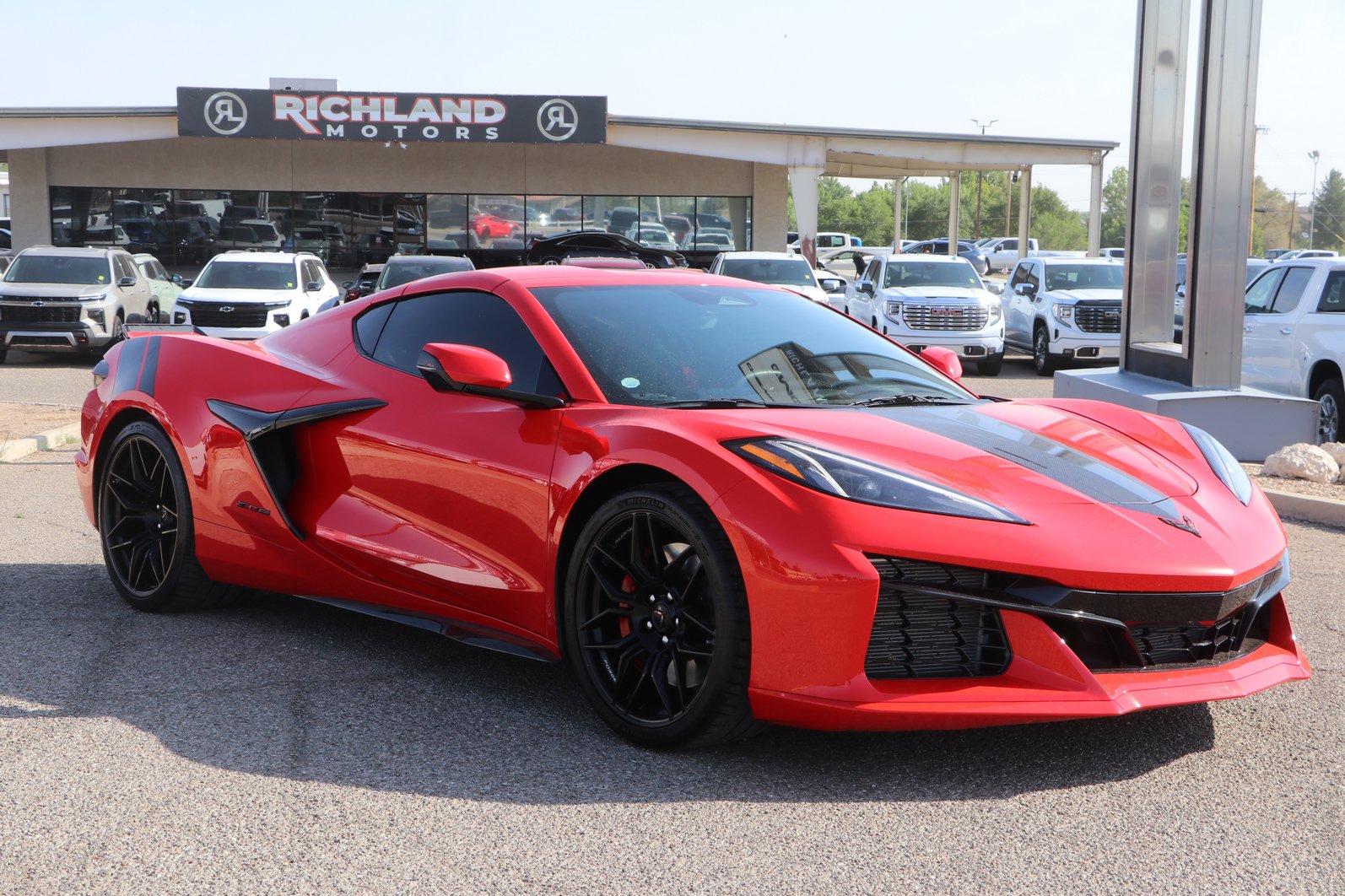 Used 2025 Chevrolet Corvette Z06 RWD image 1