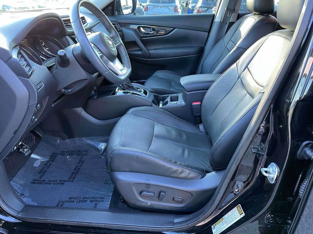 Used 2017 Nissan Rogue SL w/ SL Premium Package image 16