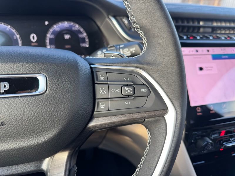 New 2025 Jeep Grand Cherokee Limited w/ Black Appearance Package image 29