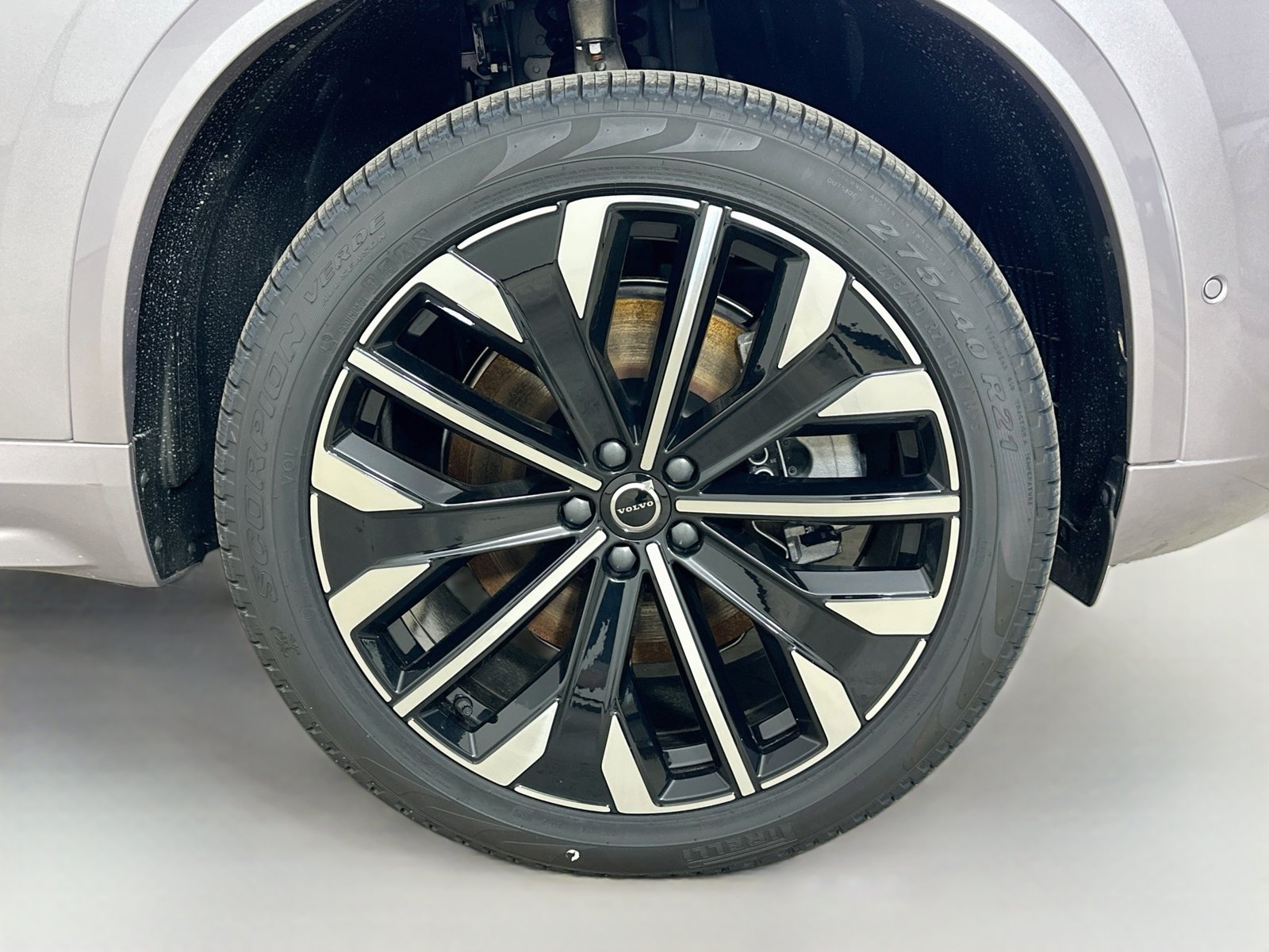New 2026 Volvo XC90 T8 Plus w/ Protection Package AWD/4WD image 10
