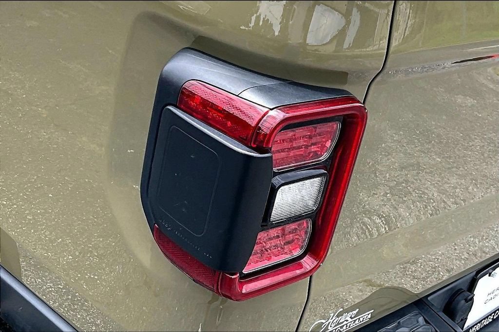 Used 2025 Jeep Gladiator Mojave AWD/4WD image 24