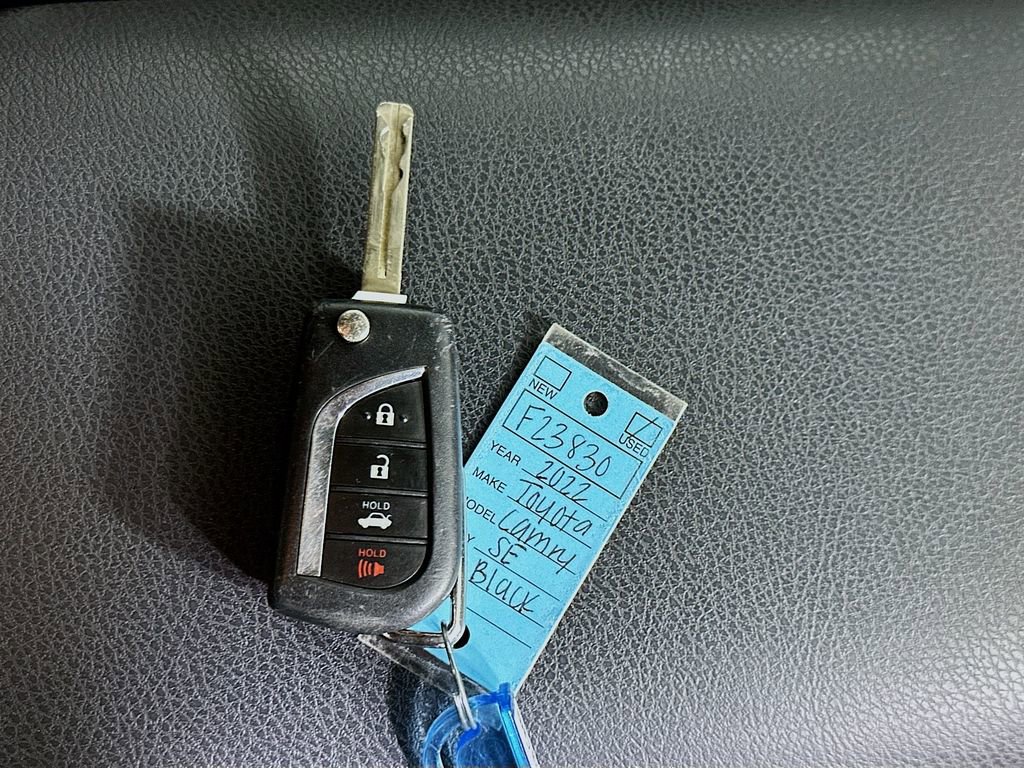Used 2022 Toyota Camry SE image 35