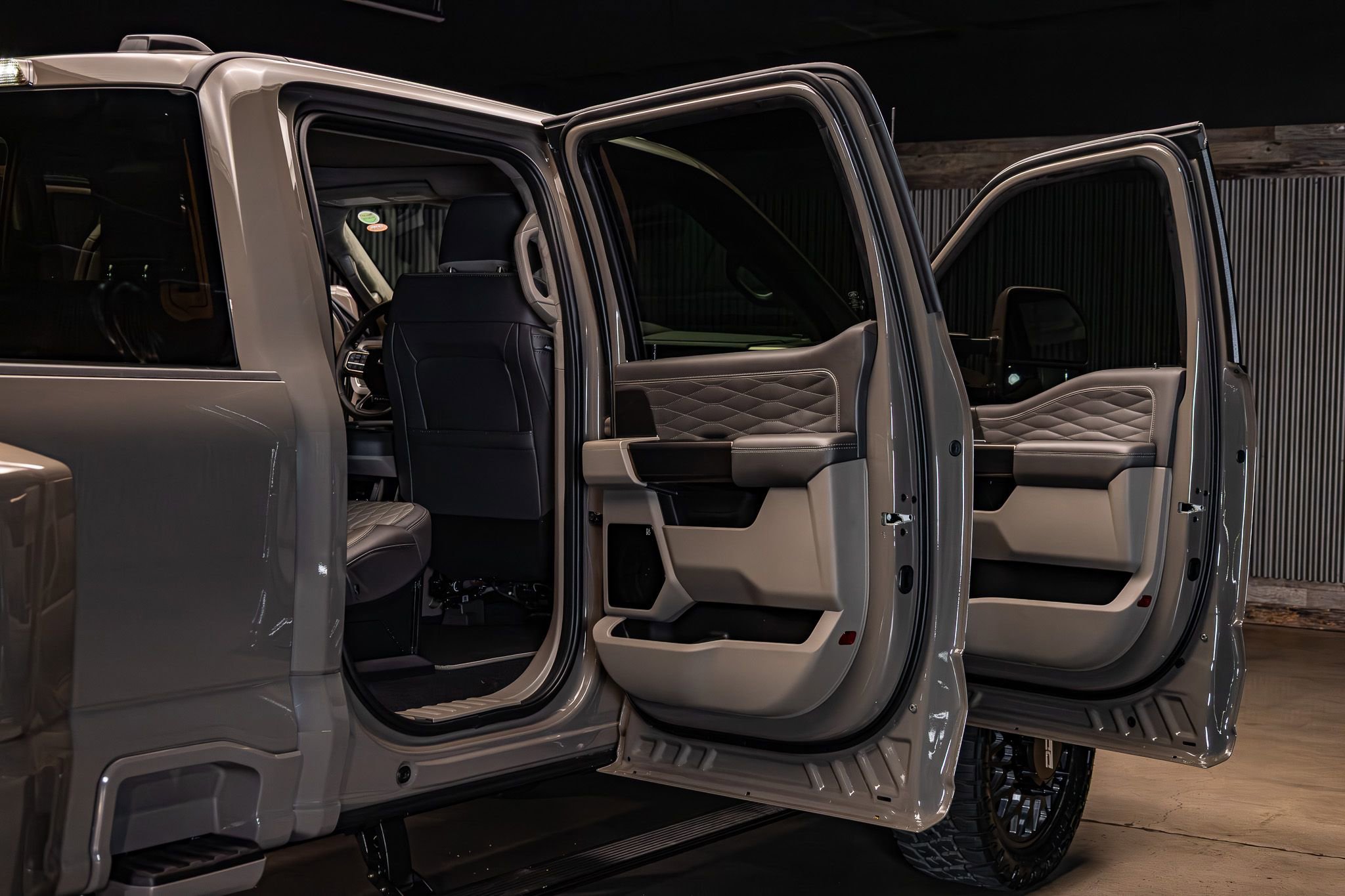 Used 2026 Ford F450 Platinum w/ Platinum Plus Package image 36