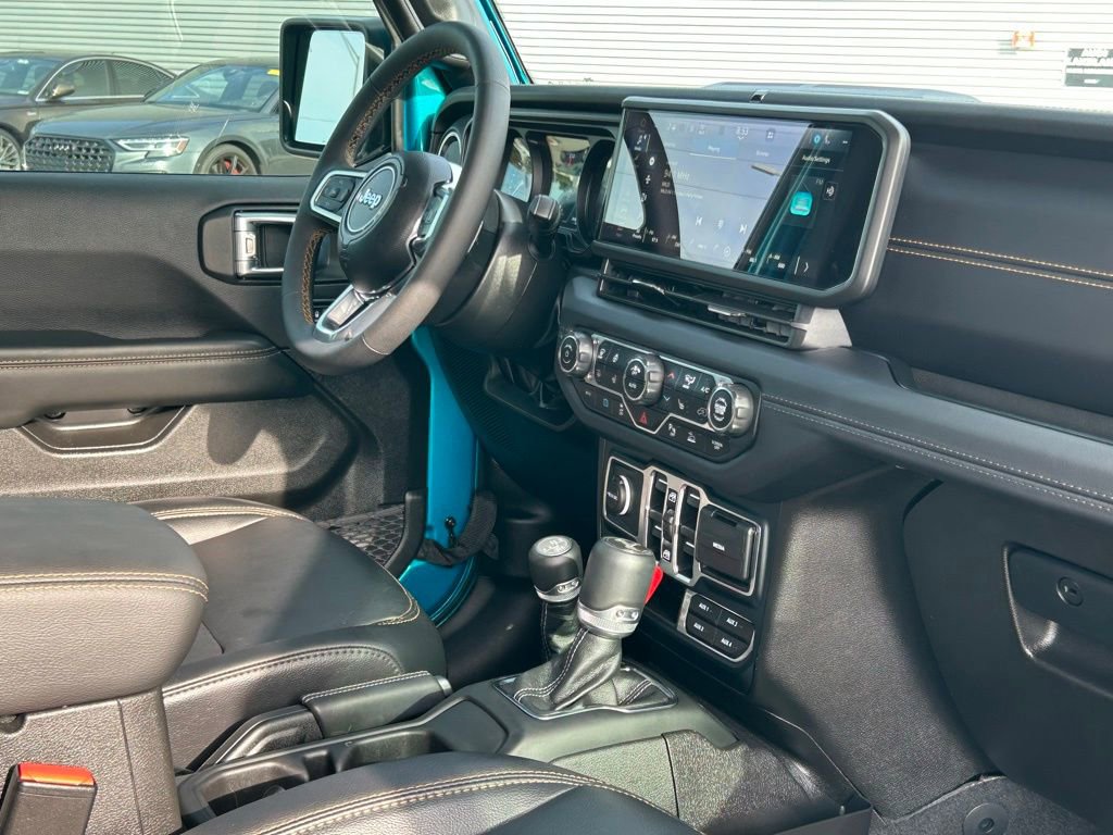 Used 2024 Jeep Wrangler Unlimited Sahara w/ Technology Group AWD/4WD image 54