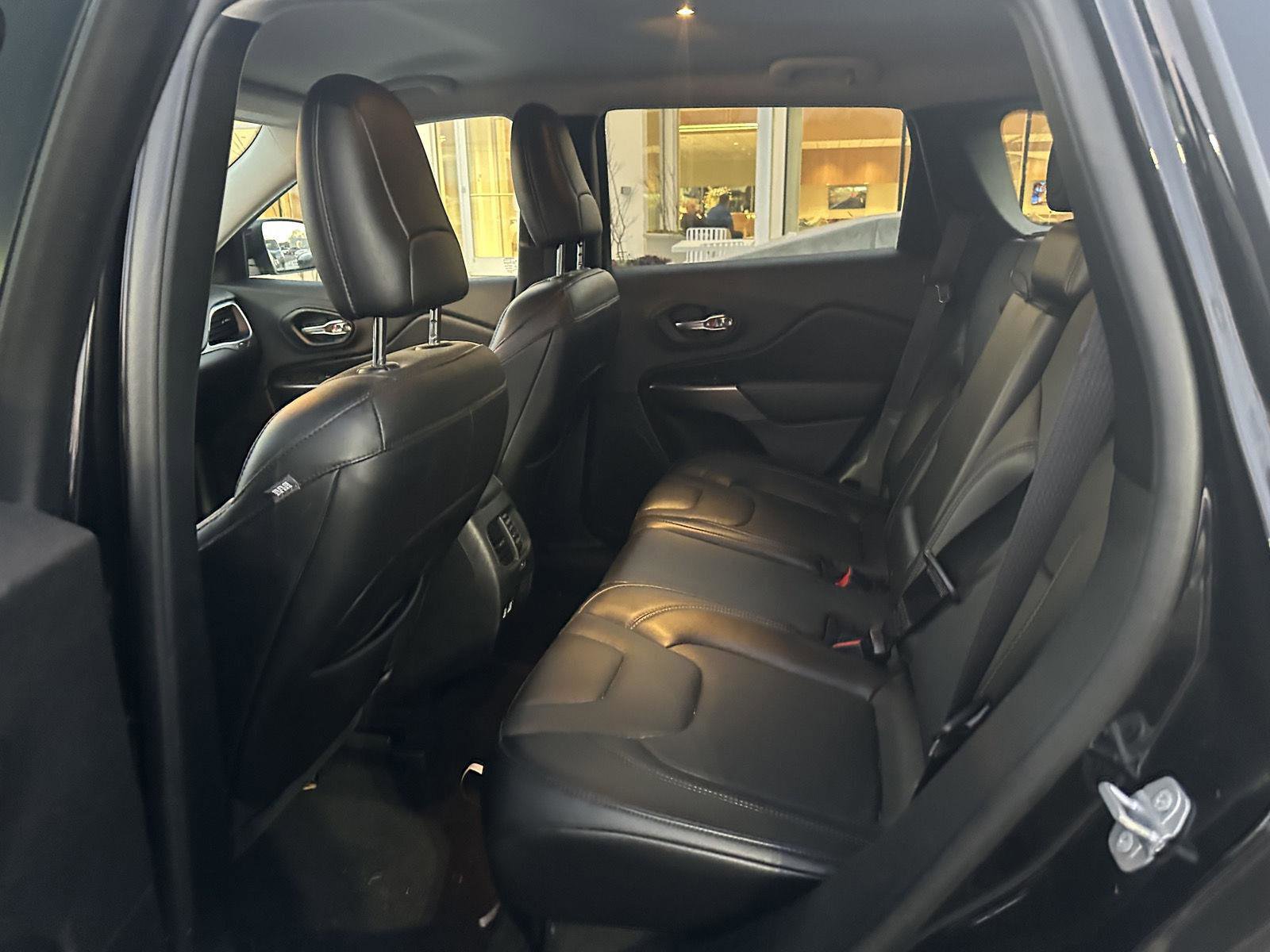 Used 2021 Jeep Cherokee Latitude Lux image 23