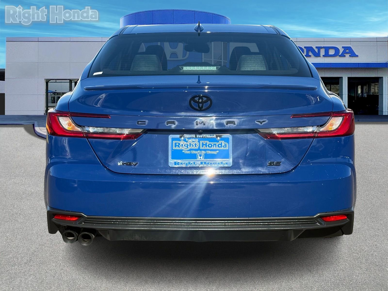 Used 2025 Toyota Camry SE w/ Convenience Package image 7