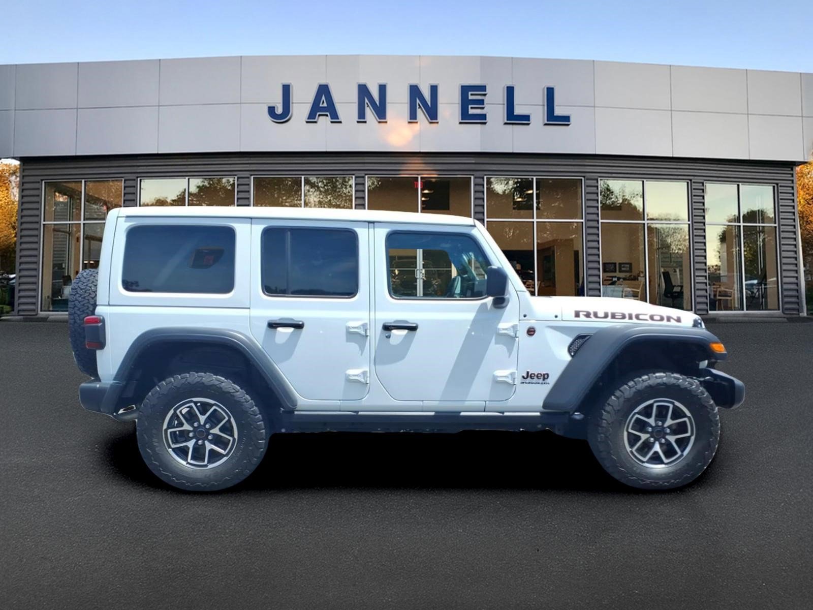 Used 2024 Jeep Wrangler Unlimited Rubicon w/ Technology Group AWD/4WD image 4