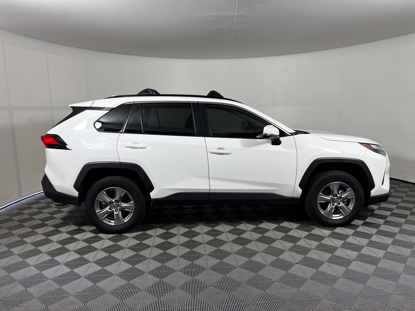 Used 2025 Toyota RAV4 XLE w/ Convenience Package AWD/4WD image 4
