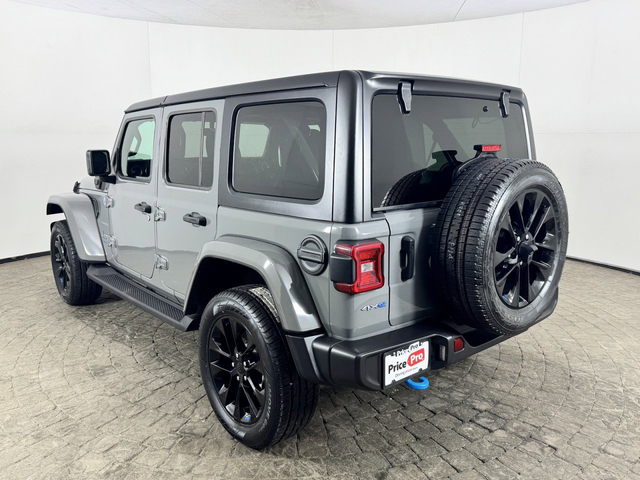 Used 2023 Jeep Wrangler Sahara image 5