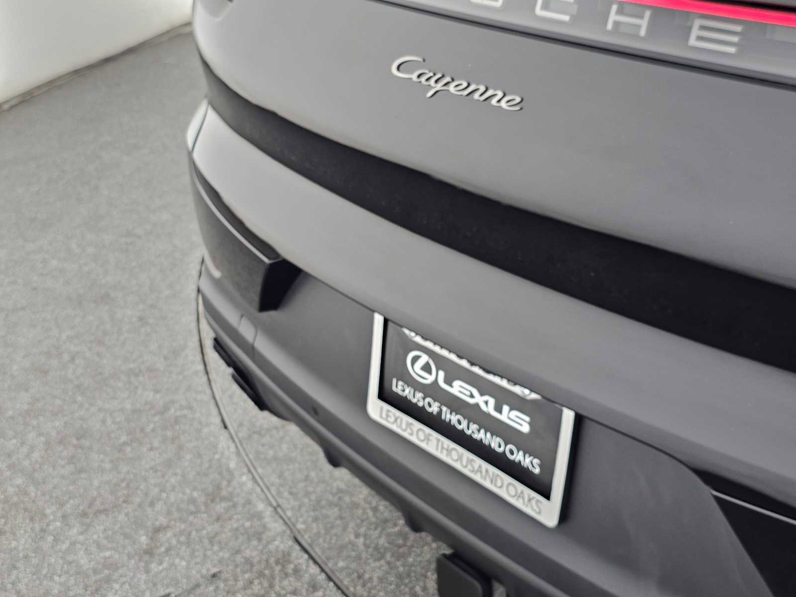 Used 2023 Porsche Cayenne Platinum Edition image 13