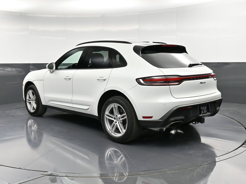 Certified 2022 Porsche Macan image 3