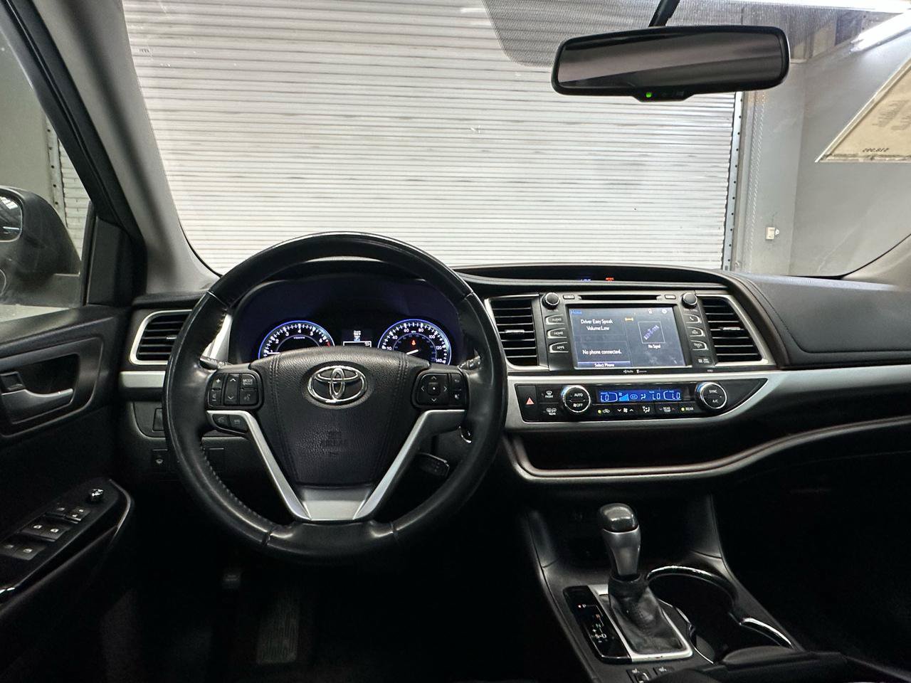 Used 2015 Toyota Highlander XLE FWD image 16