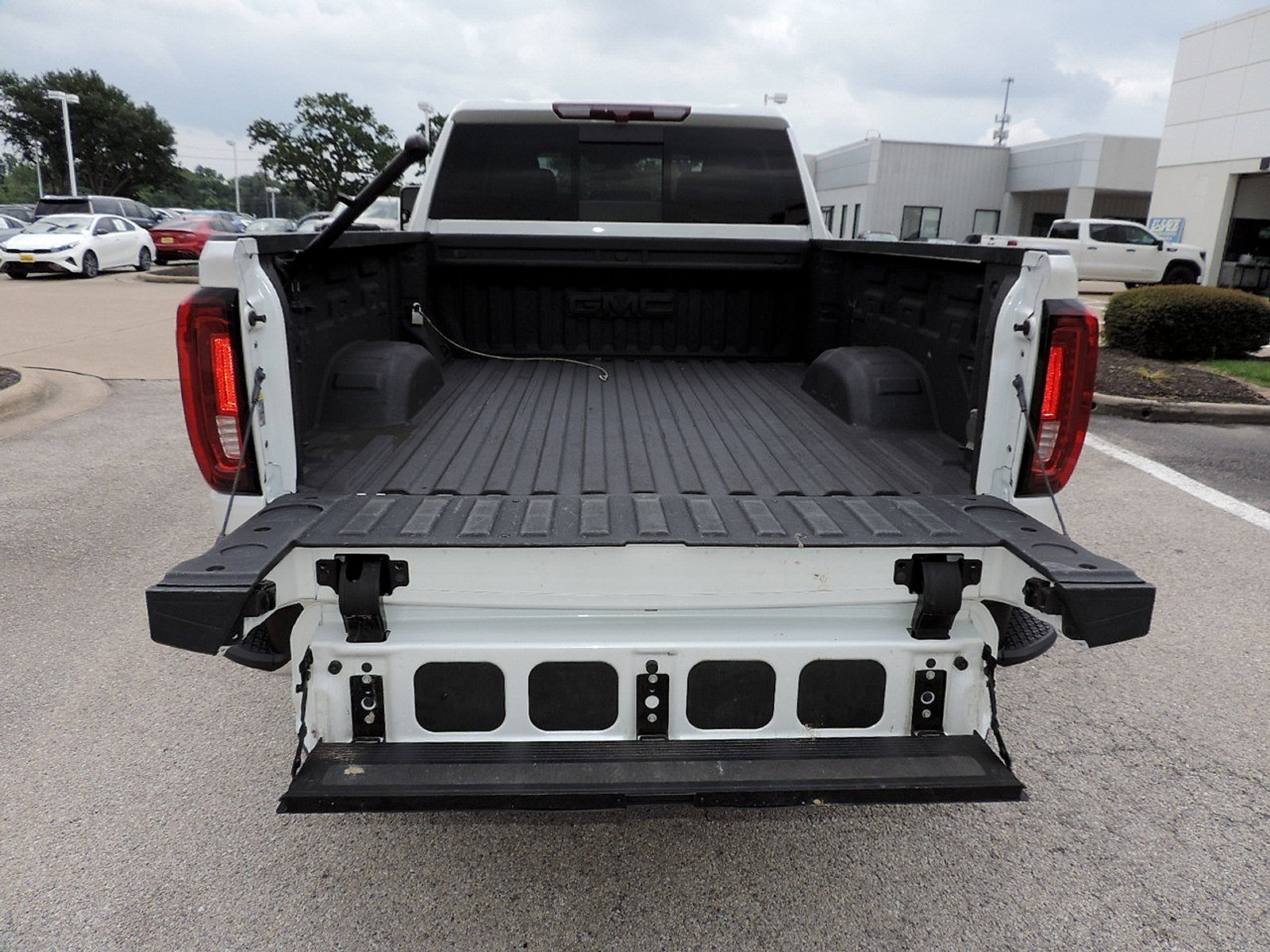 Certified 2021 GMC Sierra 2500 SLT w/ SLT Preferred Package AWD/4WD image 11