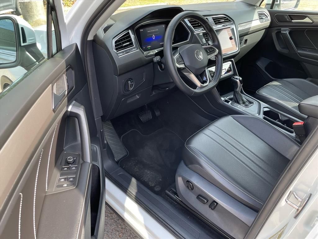 Used 2022 Volkswagen Tiguan SE image 4