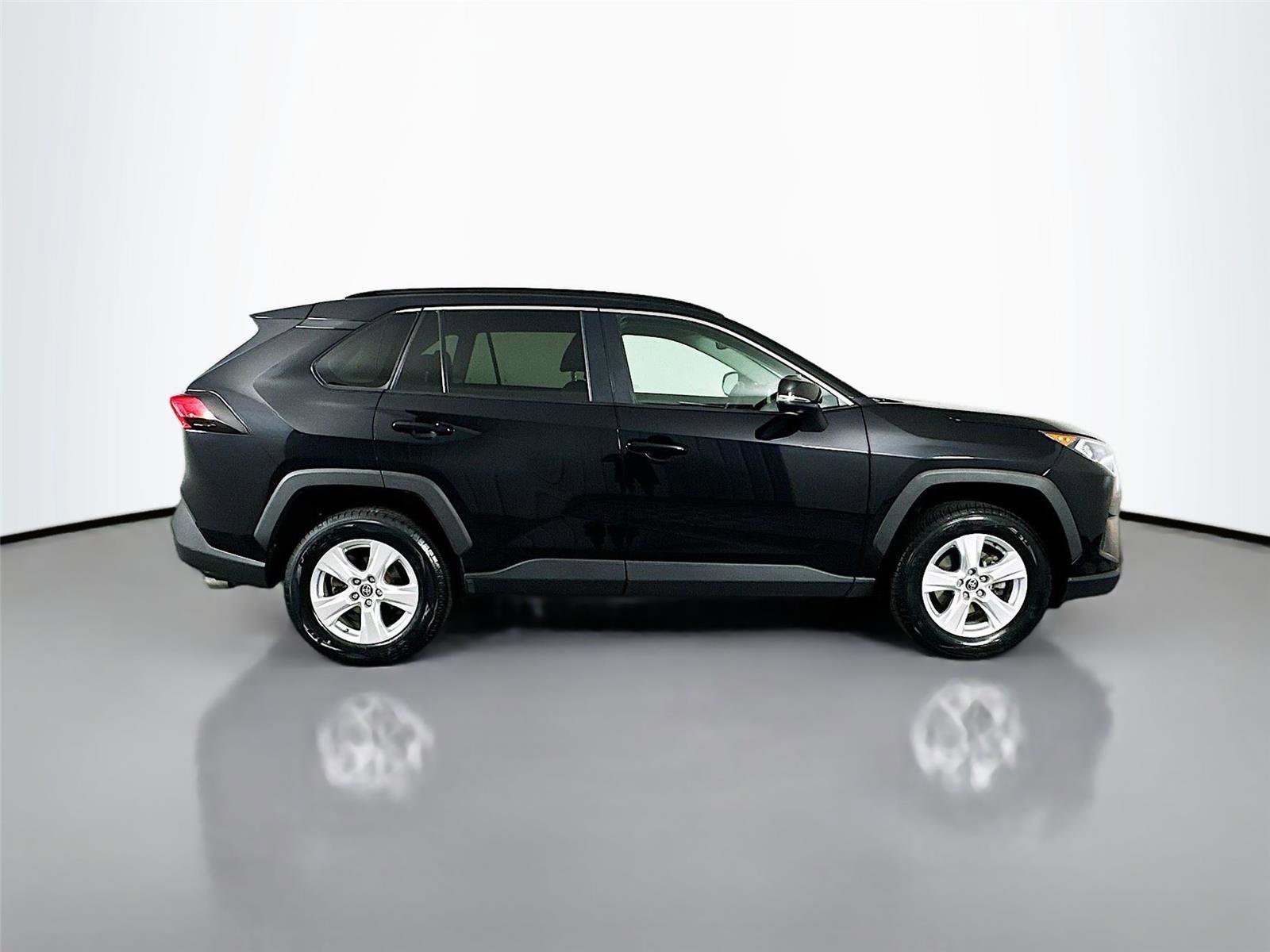 Used 2021 Toyota RAV4 XLE AWD/4WD image 16