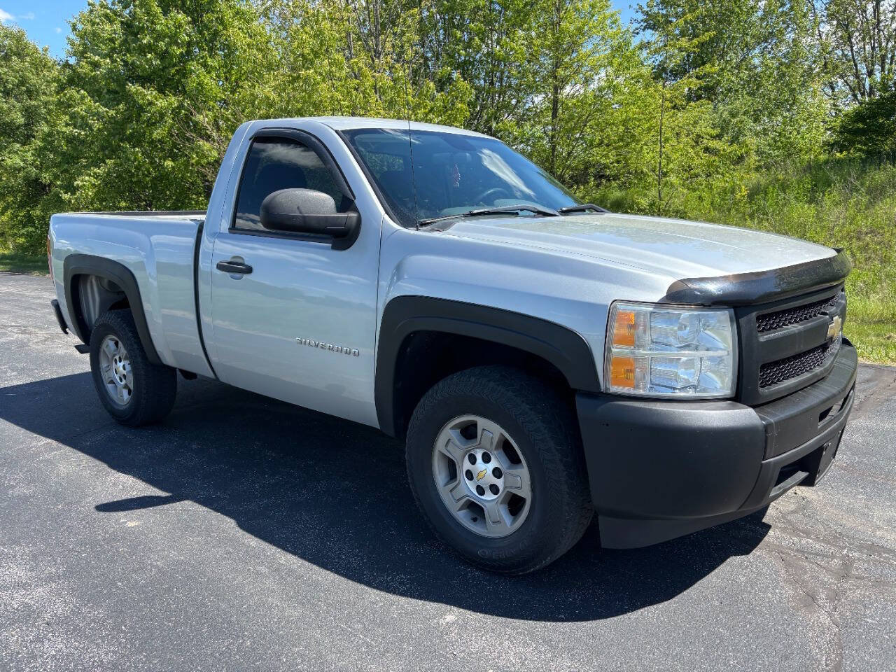 Used 2010 Chevrolet Silverado 1500 W/T RWD image 3