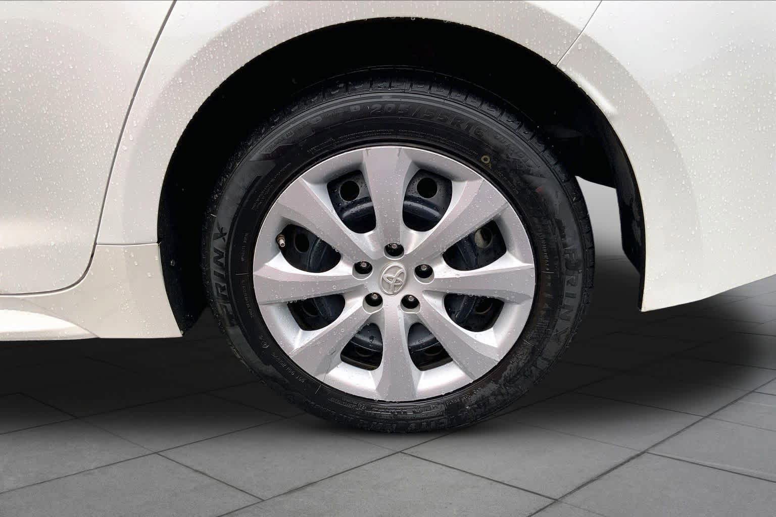 Used 2020 Toyota Corolla LE FWD image 11