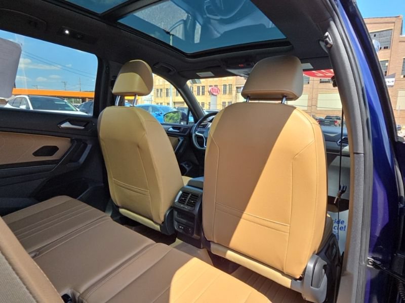 Used 2022 Volkswagen Tiguan SE w/ Panoramic Sunroof Package AWD/4WD image 16