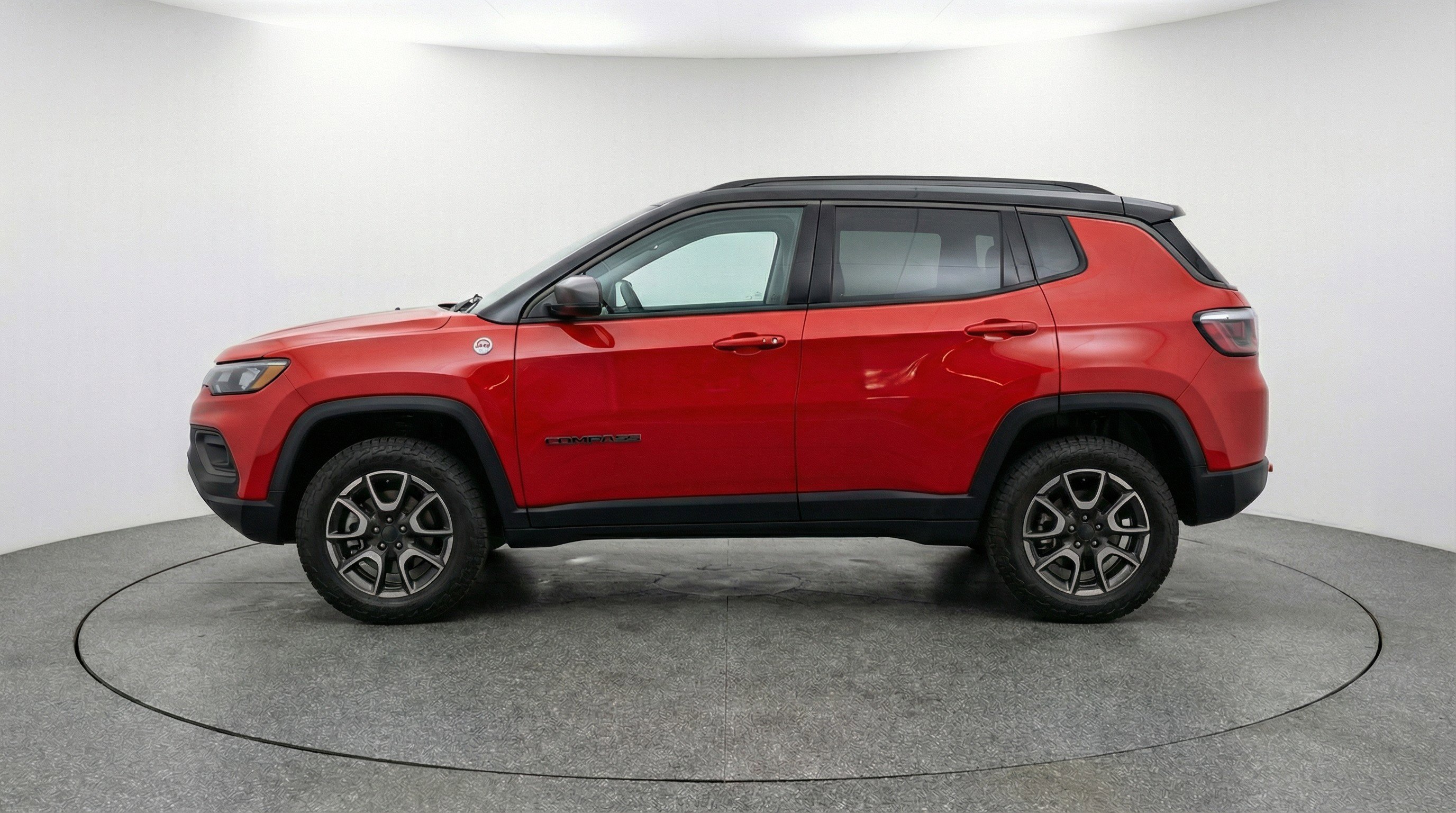 Used 2025 Jeep Compass Trailhawk AWD/4WD image 5