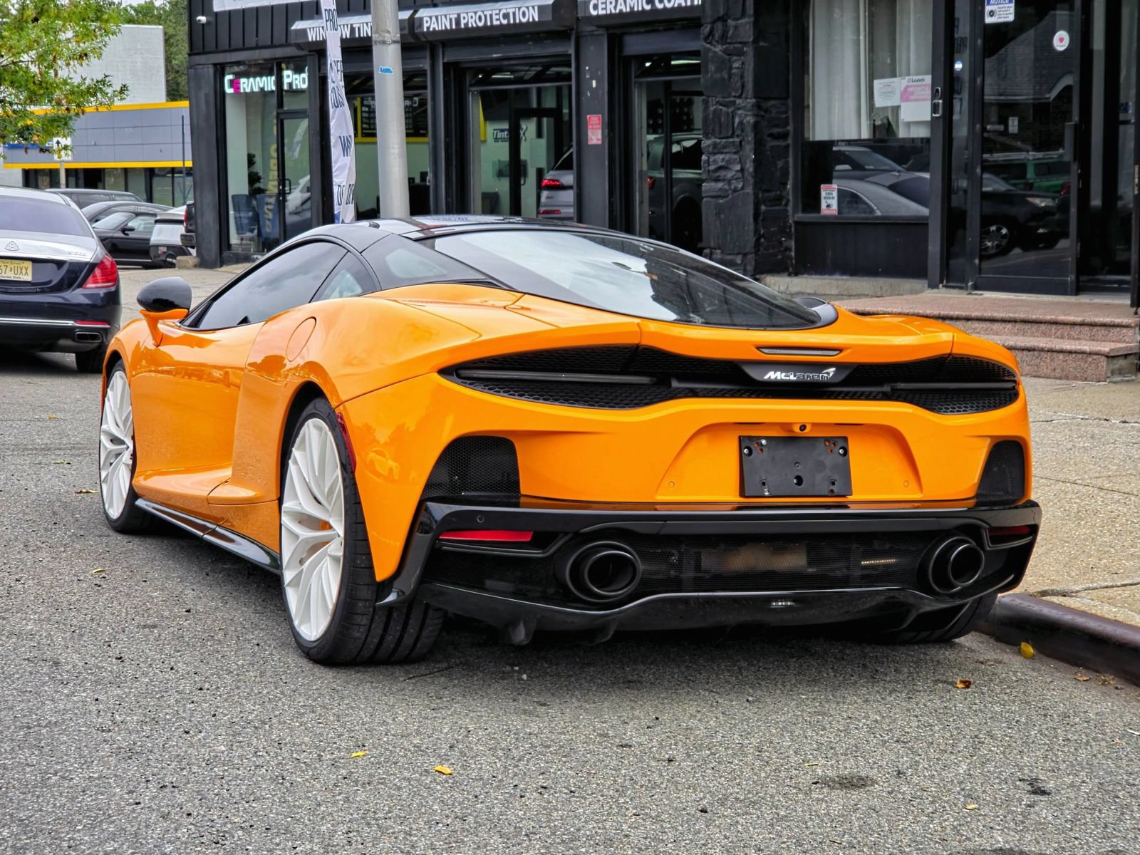 Used 2023 McLaren GT RWD image 14