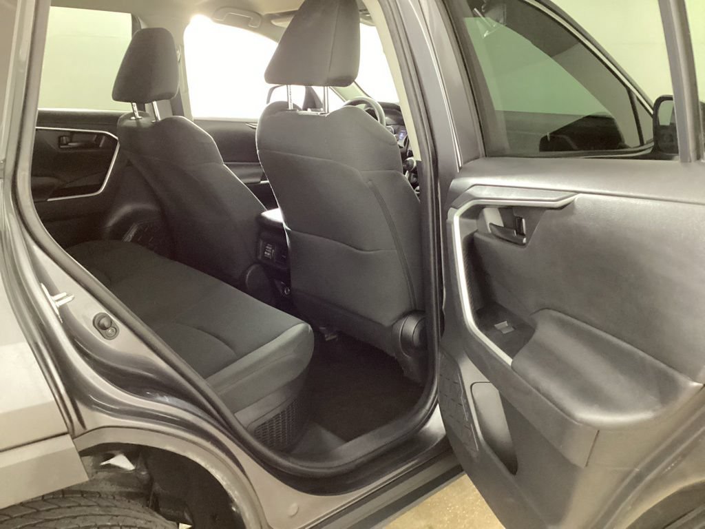Used 2021 Toyota RAV4 LE AWD/4WD image 21