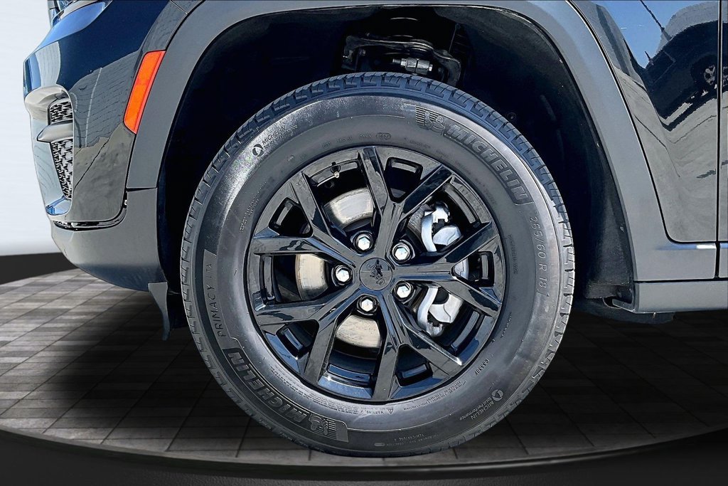 Used 2024 Jeep Grand Cherokee Altitude AWD/4WD image 32